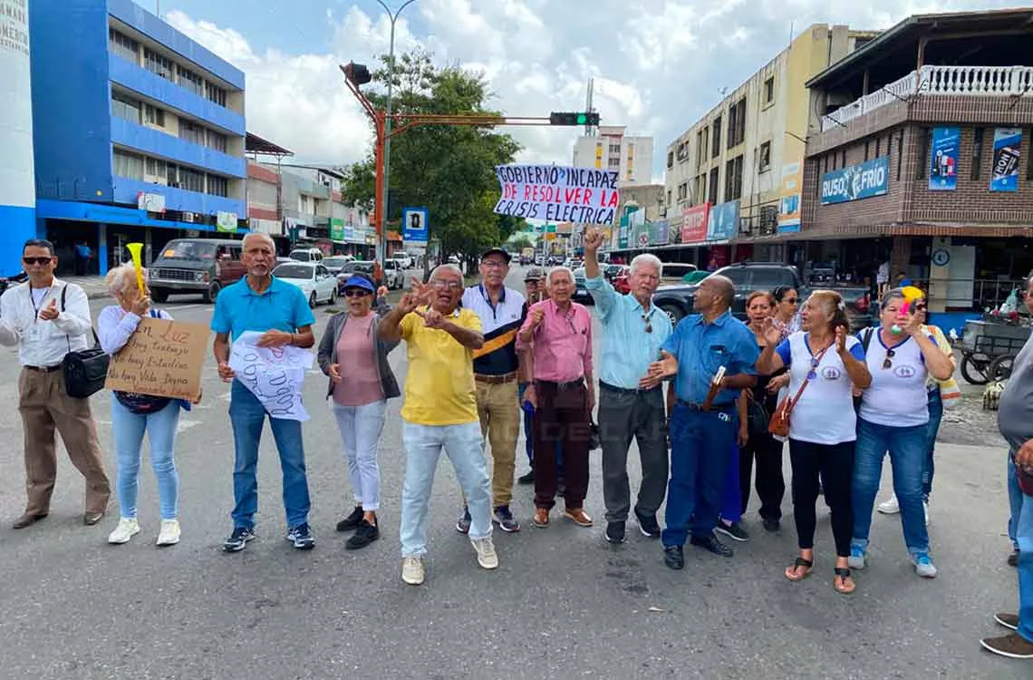 Vecinos de ocho sectores de Iribarren protestan por prolongados cortes eléctricos